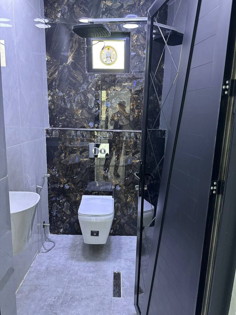 البيع  مشتملات تون عدد 2
مساحه 50
ثلاث غرف نوم 
طابق اول صاله ومطبخ خدمات
طابق الثاني غرفتين نوم خدمات
طابق ثالث غرفه نوم 
بناء جديد ارضيه مرمر 
جاهز السكن
حي لاعلام الشباب خلف سوق اميمه  
اتصال ع ارقام 
***********
‏‪***********‬‏ بغداد, العراق
