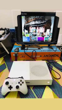 اكس بوكس ون اس • ١ تيرا • شاشة ١٩ بوصة