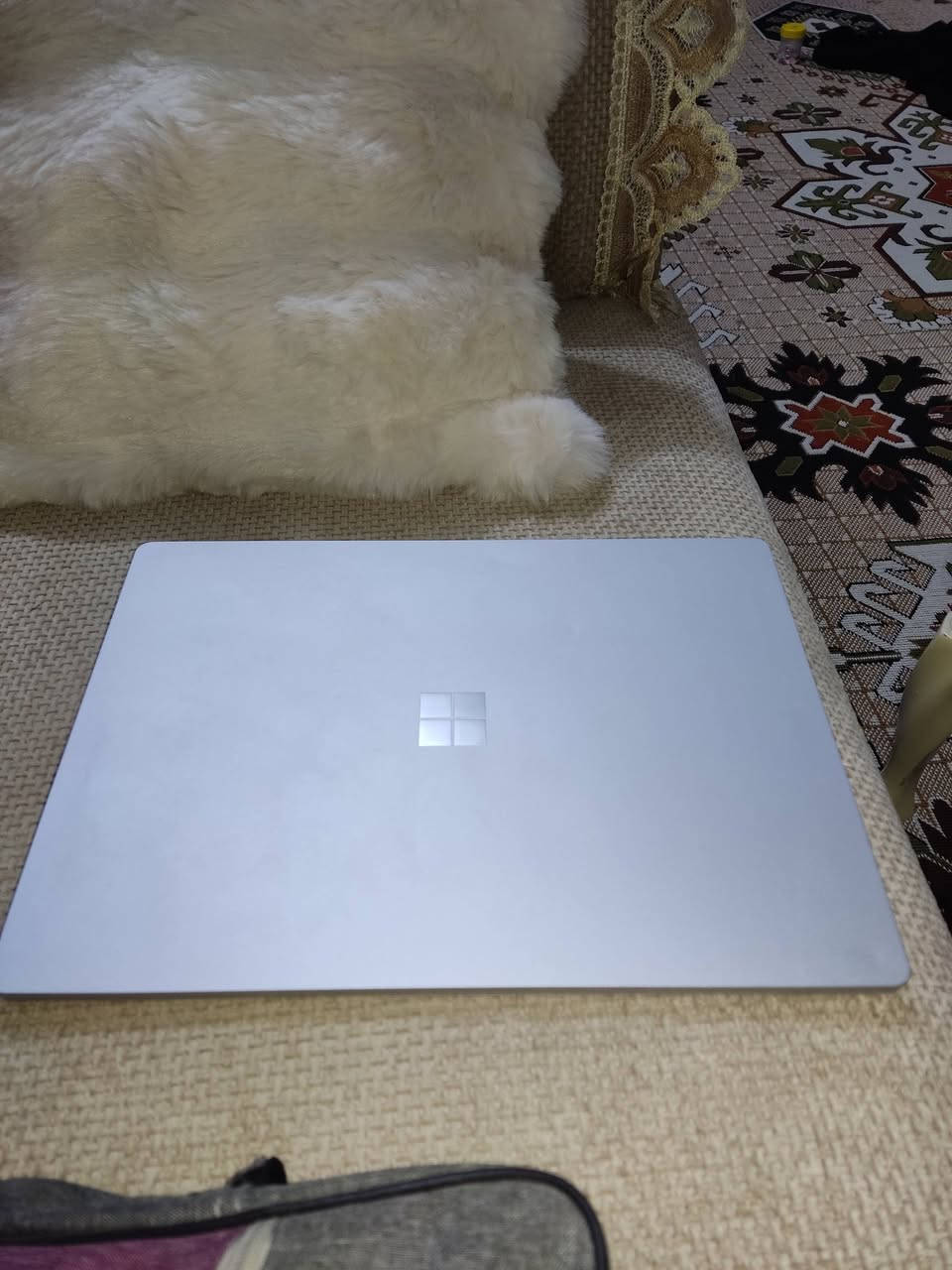 سلام عليكم
من شركة مايكروسوفت سيرفس لابتوب3

مواصفات

شاشة حجم 15 لمس نوع  IPS و معالج كور i7  ذاكرة 256 و رام 16 

سعر 650 الف
***********

  وياها جنطة وماوس
