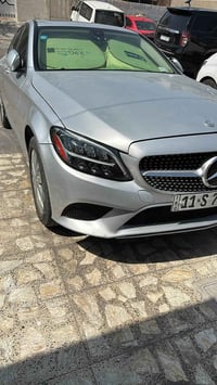 للبيع مارسدس C300 موديل 2021 لون رصاصي  ماشيه ٥٥ماشيه حادثه بنيد وصندو...