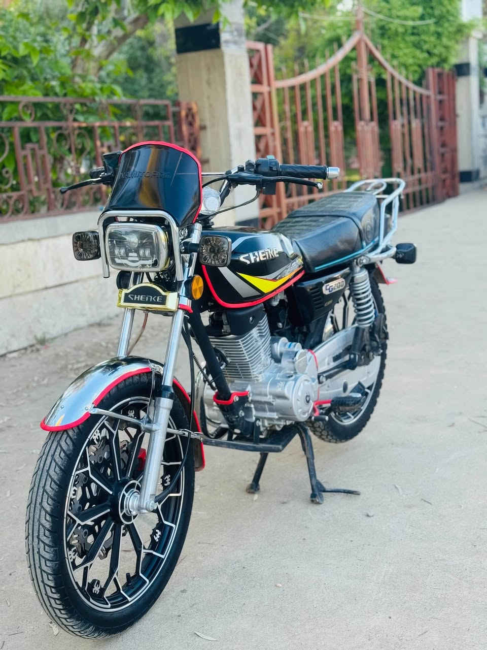 بەناوی خوای گەورە

ئەم ماتۆڕە بۆ فڕۆشتن ماشااللە تا بڵێی جوانە لە ڕوو بە ڕوو لە ڕەسمەکە زۆر جوانترە سەرفی نیە بوخاری نیە یەک دینار مەسرەفی نیە بۆ عەیب و عار چات مەکە موشتەری نیت سەری خۆم و خۆشت مەئێشێنە

جۆر      SHENKE

مۆدێل      2024

مەکینە      150cc

شوێن   چیمەن

سعر      650 مەعمەلە

ئەدمین🖤***********
