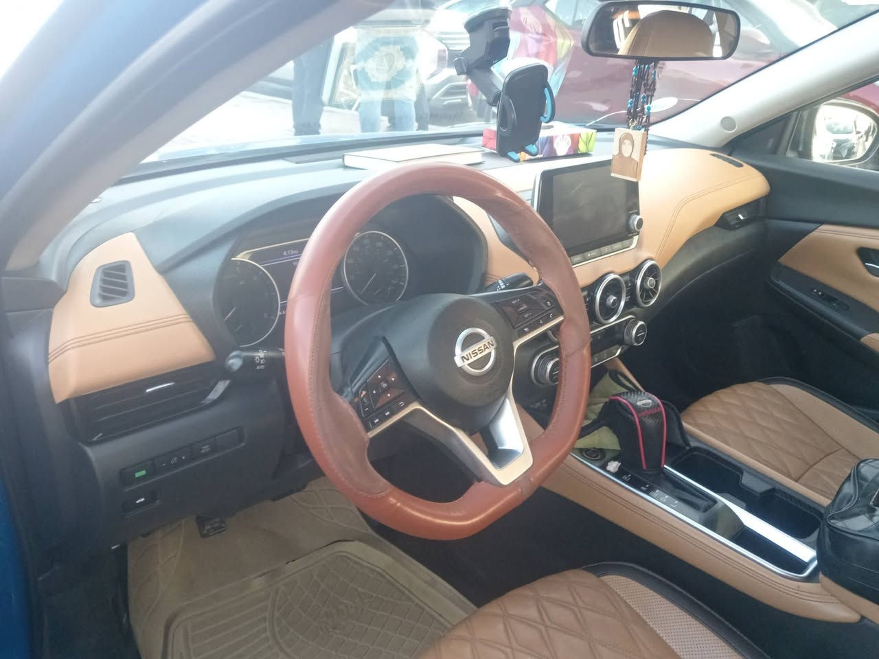 السلام عليكم
سيارة سنترا للبيع موديل ٢٠٢٢
ماشيه ٥٧ الف ميل
فول مواصفات
 Sv
 رادارات شغاله كلها
رادار امامي وخلفي ويمين ويسار كلها شغال
القماره اسلايت فتحه ام التنته
الداخل مشمشي شركة
اكشانه واستيرن تبريد وتدفئه
ضررها بنيد مبدل جاملغات الأمامي بيهن صبغ وارباك استيرن طاك
السعر ١٣٥ ورقة وبيها مجال
رقم أربيل مع دفتر بانزين
رقم الموبايل ***********
