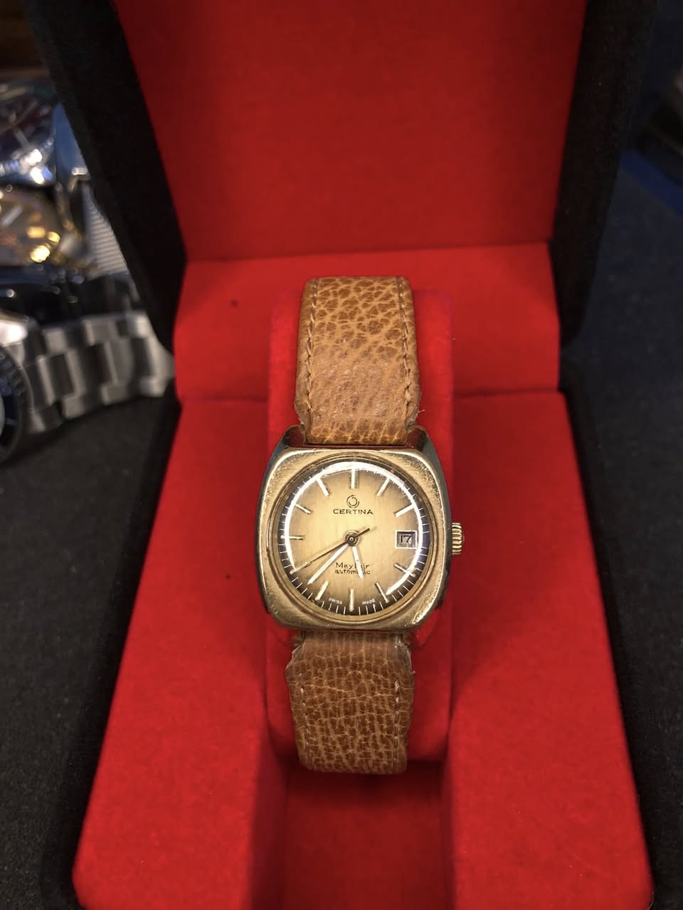 متوفر للتواصل عبر الواتساب ***********
