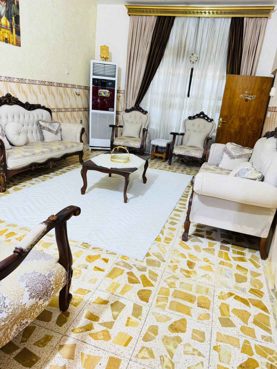 السلام عليكم
بيت ٢٠٠ متر طابقين الموقع الخاجيه قرب المجلس البلدي على مربع  رقم العقار ٣٢٨٥ السعر المطلوب ٢٧٠ للاستفسار الاتصال على الرقم ***********
