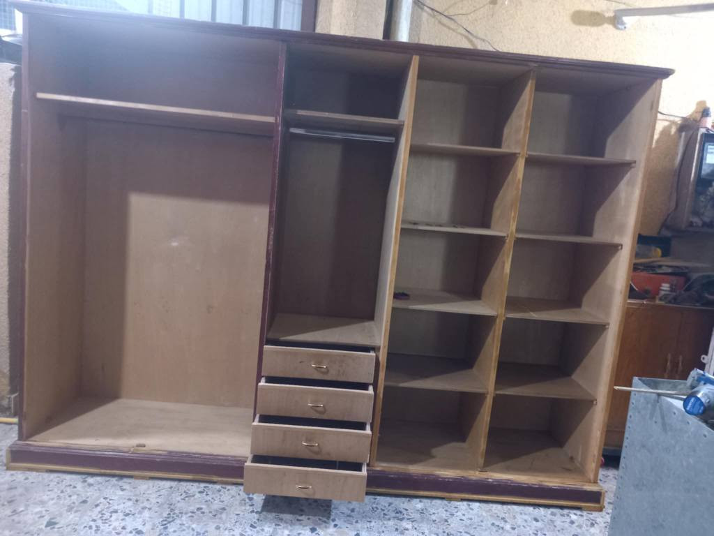 كنتور خمسه باب مستعمل توصئ العرض3متر  الارتفاع مترين و 17 سم العمق 60  السعر 350  وبي مجال العنوان بغداد الكرخ تقاطع درويش البياع شارع البداله الانتصارسوق اميمه فرع مجمع الرازي ع اليمنه منتصف شارع ع اليسرى خلف مي اور
***********
*********** بغداد, العراق
