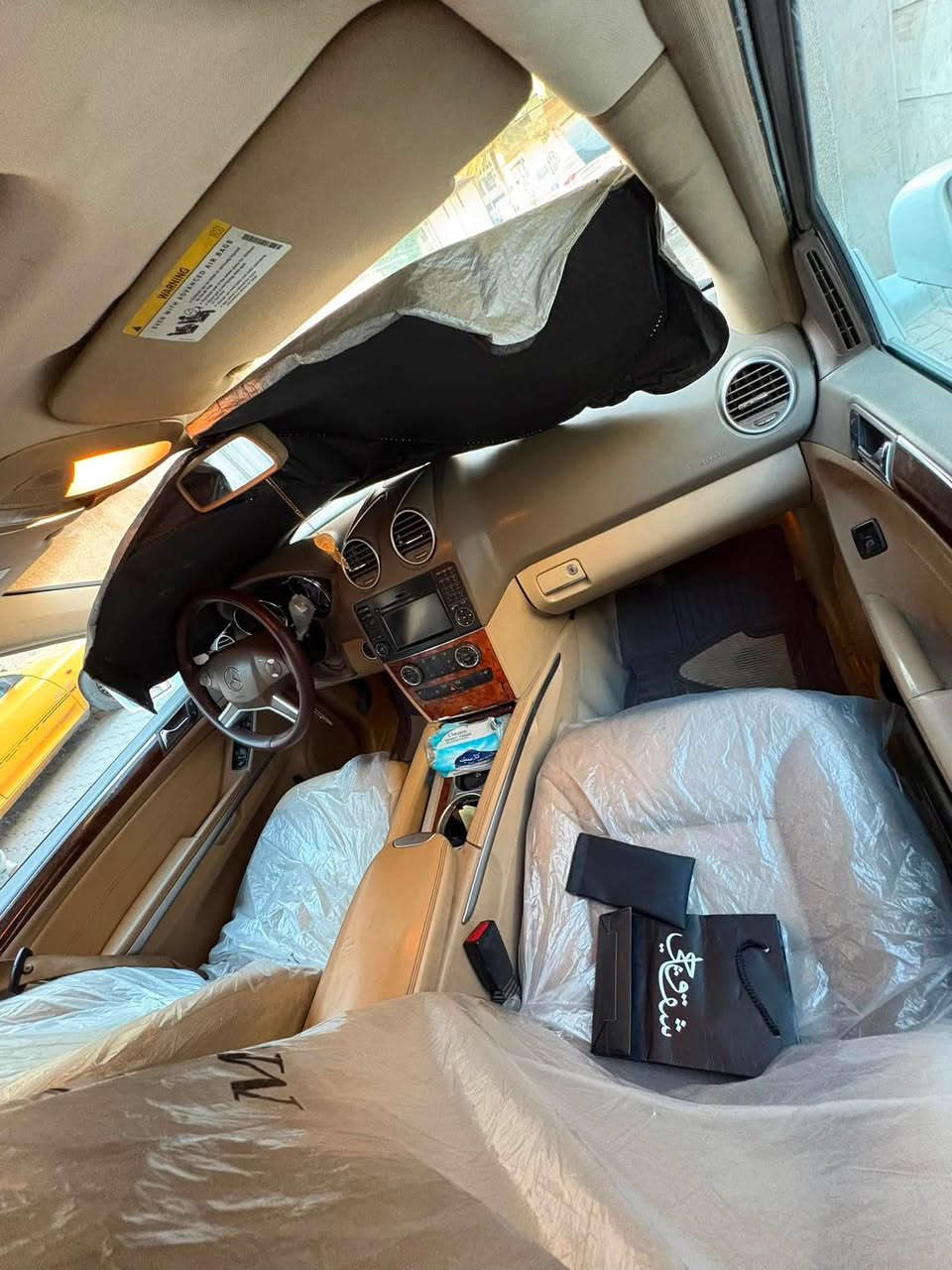 مرسيدس ML350
4Maticموديل 2011 وارد امريكي 
مكينة مكفولة  
كير مكفول 
تبريد حدادية مكفولة
رقم بغداد
موصفات شاشة كاميرة خلفية 
شاشة اعطال سلايد رووف صندوك كهرباء 
كشنات كهرباء جلد تبريد قطع 2
تحكمات ستيرن كهرباء حجم مكينه 6سلندر 3500
مري شفط 
مكان سيارة بغداد 
استفسار ***********
السعر ١٣٧ وبيه مجال

