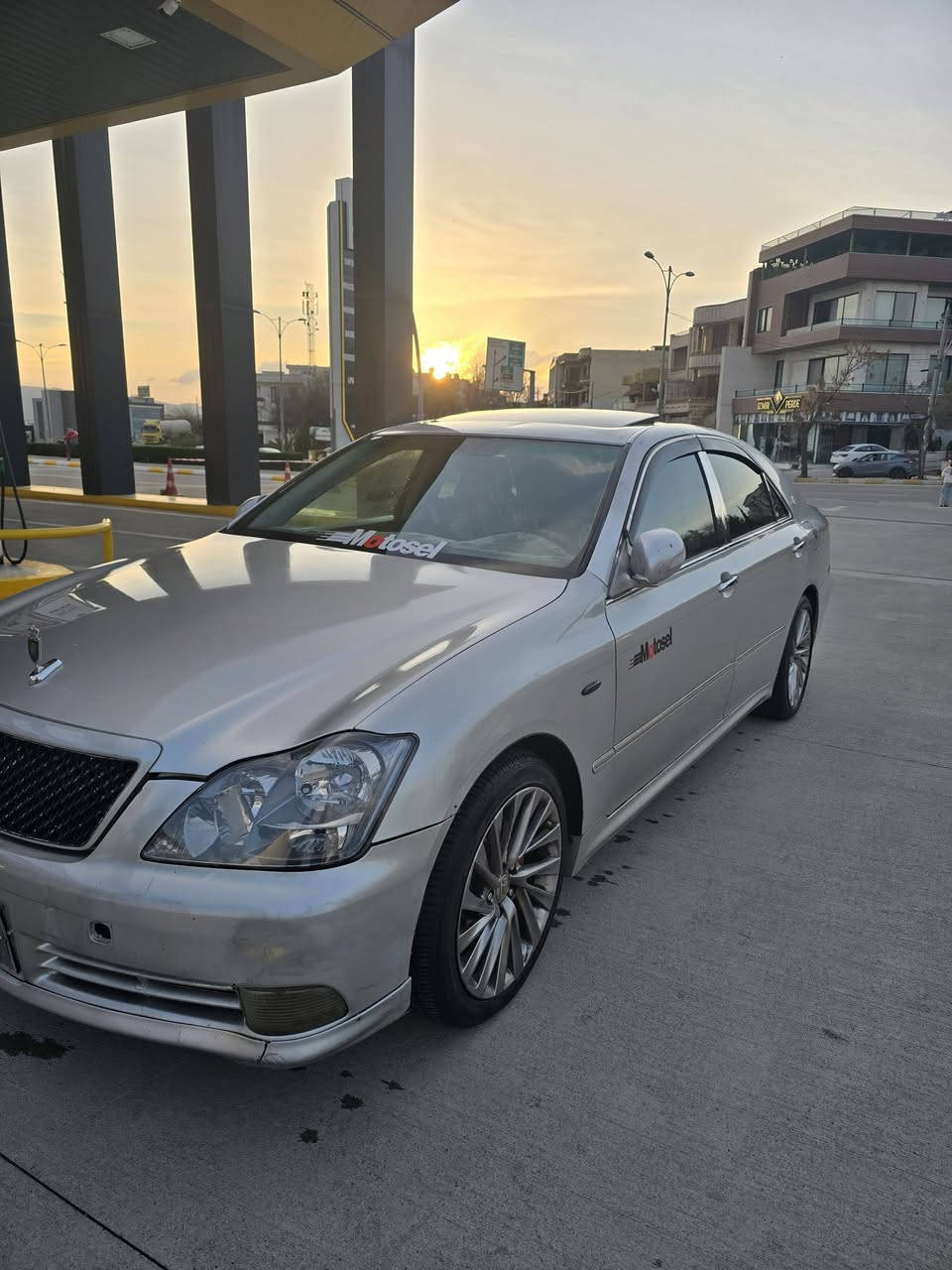 شاهینەی+سپۆڕت+مووس
180بچووک بە بچووک کەم بانزین خۆر
سڵاید +ئاوێنە ئیشارەت 
دەعم و لێدراو و کەڤەر گۆڕاو و شانسی بەشەرت
کۆدی ئاسایشی هەیە
سلڤەری ناو ڕەشی ساج سوور
کۆتای 58گەڵا
***********
***********
