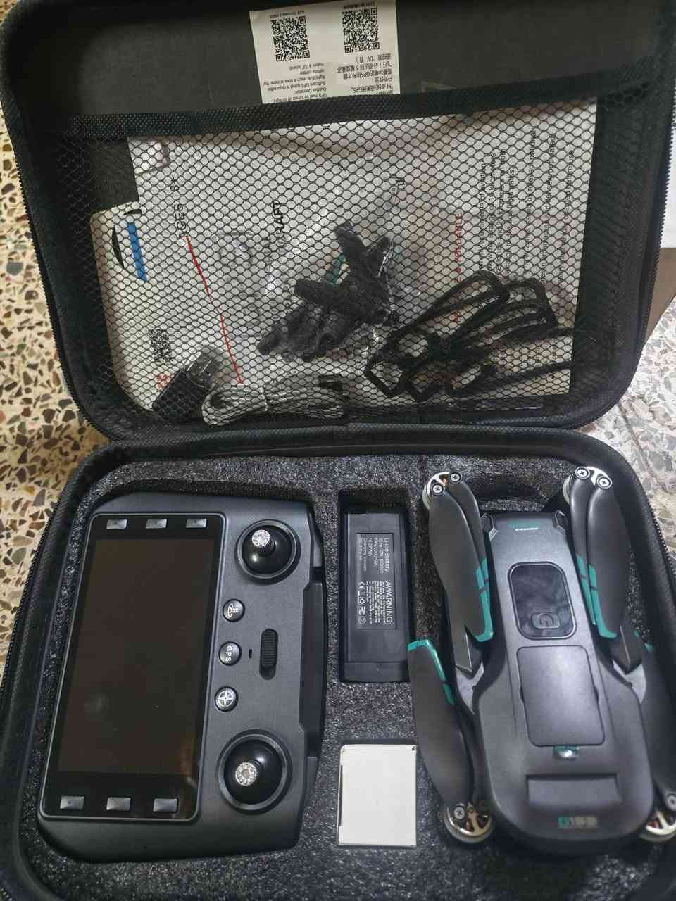 سلام عليكم عندي درون S 159 UAV 

مواصفات طياره أو درون 
كاميرا
تسجيل فيديو عالي الدقة 1080 بكسل، وتسجيل فيديو عالي الدقة 8K التصوير الجوي عاليه 

بطاريه 
سعة بطارية الطائرة بدون طيار: 7.4 فولت 2200 مللي أمبير وقت طيران 25 دقيقة تصل بطاريه 

رجوع ذاتي (GPS) 

مانع اصطدام حقيقي 

المدى 3 كيلو (3000 متر) 
الارتفاع 300 متر 

تجي وياه شاشه أو ربط على تليفون 

سعر طياره 120 ألف للحجز أو الاستفسار اتصل على رقم 
***********
