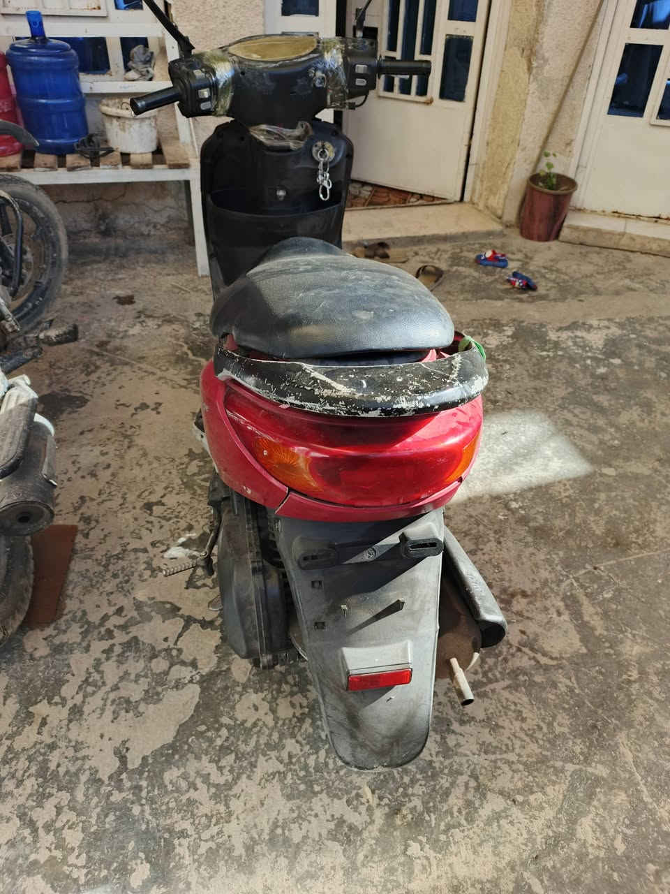 دراجة بيريز شغاله يرادلها ترتيب السعر 250وبيها مجال المكان الشماعية هاتف ***********
