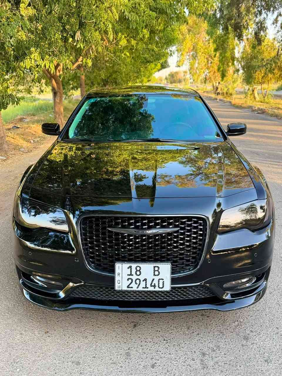 كرايسلر لارج 2022 فول مواصفات 
بانوراما - داخل اسود ملكي  - شاشة كاربلاي نفكيشن- اشارت ترحيب - تشغيل عن بعد - ويل حجم 20 اصلي مع تخم تاير جديد - كشنات كهرباء - حساس امامي خلفي - ردار جانبي - اشاير مري - نقطة عمياء - سستم صوت الباين + دمام بالصندوق - برده خلفيه - خزّن ميموري - كشن تدفأ تبريد - عدد  30 الف 
- رقم مشروع وطني وين ما تحب تكدر تحول وتنقل ملكيه وبسمي سياره هزه جديده ورقم دولي جديد
السيارة حادث جاملغ  الامامي مبدل نفس لون فقط //////
بـسعر 275 وبيها مجال 
 *********** موقع السيارة / بابل

