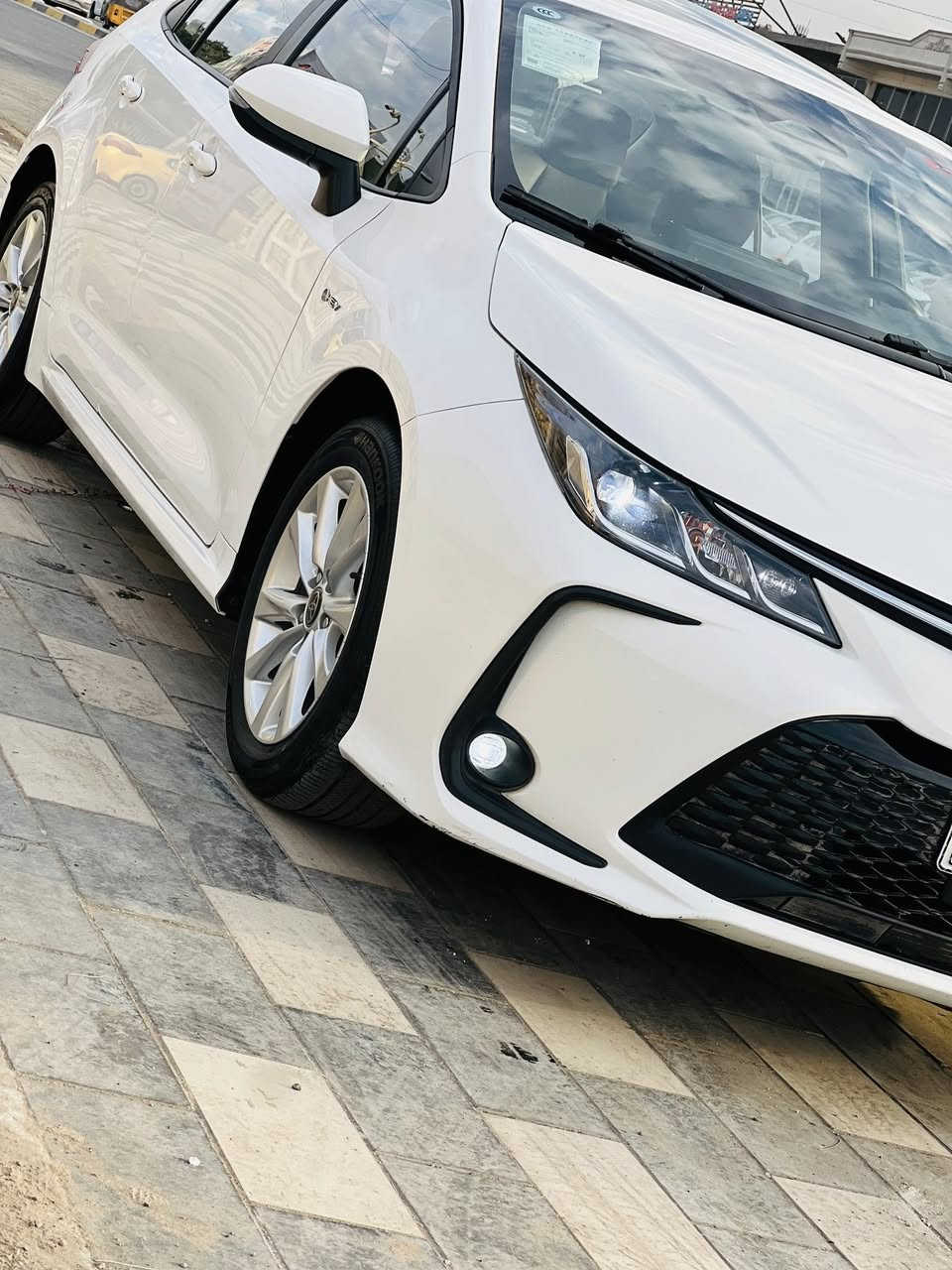 السلام عليكم
كورلا (2024) هايبرد شكل الخليجي 
رقم بغداد  لجديد. لوحات. وسنويه
  ماشيه 63 حقيقي سبير ولعدة منازله 
المواصفات 👇
السيارة مكفولة من البارد ولتكحيل
 السونار مرفق مع الصور 
فتحه سقف

🔵محرك 1.8 لتر VVT هايبرد

🔵كشنات جلد. اسود

🔵داخل اسود

🔵كير بوكس اوتوماتيك 6 سرع 

🔵دخول ذكي و تشغيل ( بصمة ) 

🔵شاشة apple car play and android auto

🔵كامرة خلفية 

🔴رادار تحديد مسار ومانع تصادم ‼️

🔵 دشبول ديجتال 

🔵تبريد قطعتين 

🔵 فتحة سقف ( سلايد روف )

🔵 لايت أمامي وبروجكتر  LED ‼️

🔵 بك لايت LED‼️

🔵 تحكم ستيرين 

🔵 اوتو لايت

🔵 اوتو هولد

🔵 نظام ABS 

🔵هاند بريك كهرباء 

🔵نظام التحكم بالانارة الخارجية

🔵 اشاير بالمري

🔵حساس ضغط الاطارات

🔵 وضعيات قيادة 

🔵مانع انزلاق
مكان السياره بغداد
السعر 150 بيه مجال بسيط كلش
للاستفسار : ***********
