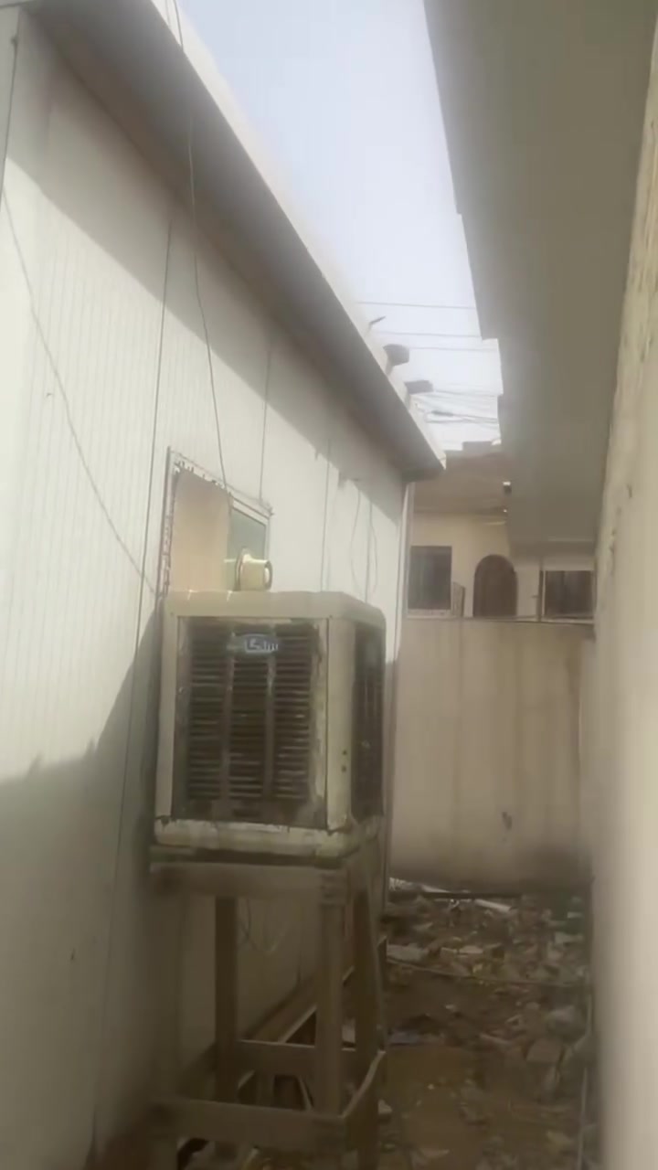 كرفان عدد اثنين الطول 5  /والعرض3 مكانهن الكراده المسرح الوطني
***********
