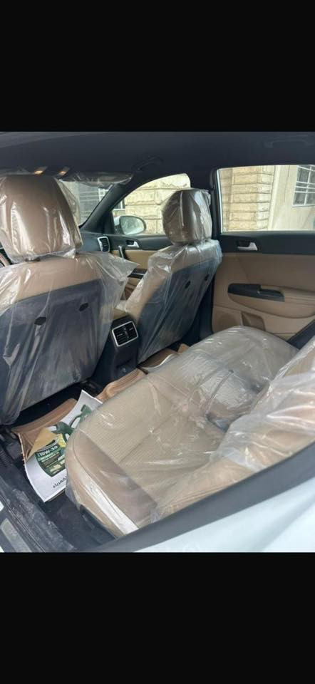 السلام عليكم 

كيا سبورتج 2018 خليجي 
نظيفة جدا ما بيها اي طخه او رصعه مكفولة كفالة عاامة من الزلخ حتى

 المواصفات 
كاميرا خلفيه بلاديه .. اللون ابيض خليجي.. حساسات امامي خلفي 
كشنات جلد وقماش بلاديه.. ماشيه 100الف حقيقي .. 
 تحكمات ستيرن .. بانزين كله محسن وسوبر فقط ماخذها على ايدي بموديله .. كلشي ممبدل بيها على
حطتها كلشي بلاد. 

طبعا تخم تايرات جديد قبل اسبوع هانكوك اصلي

مكان السيارة : بغداد / السيدية

السعر المطلوب 195  ورقة 

 للتواصل ***********
اتصال فقط
