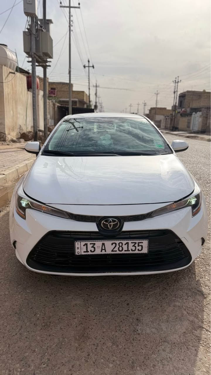 السلام عليكم  كورلا يابني اصلي بانزين وراد امريكي موديل  24 سياره ليبل واحد موصفاتLE معروفه مواصفاتها كير مكينه حداديه كله جديد سياره جديده ماشيه 36 الف كيلو السياره ما بيها حادث بيها باردات فقط بارد بحافة البنيد وبارد بين الجاملغ الامامي والباب يعني فقط باردات قطره صبغ ما بيها وقطره معجون ما بيها سياره جديده واحلى من الصور وما ناقصها اي شي شغل وامشي حداديه 100/100 تبريد ثلج سايد بريك دكمه وتحكمات استيرن وهواي موصفات بيها للاستفسار الاتصال على الرقم *********** عمارة, ميسان
