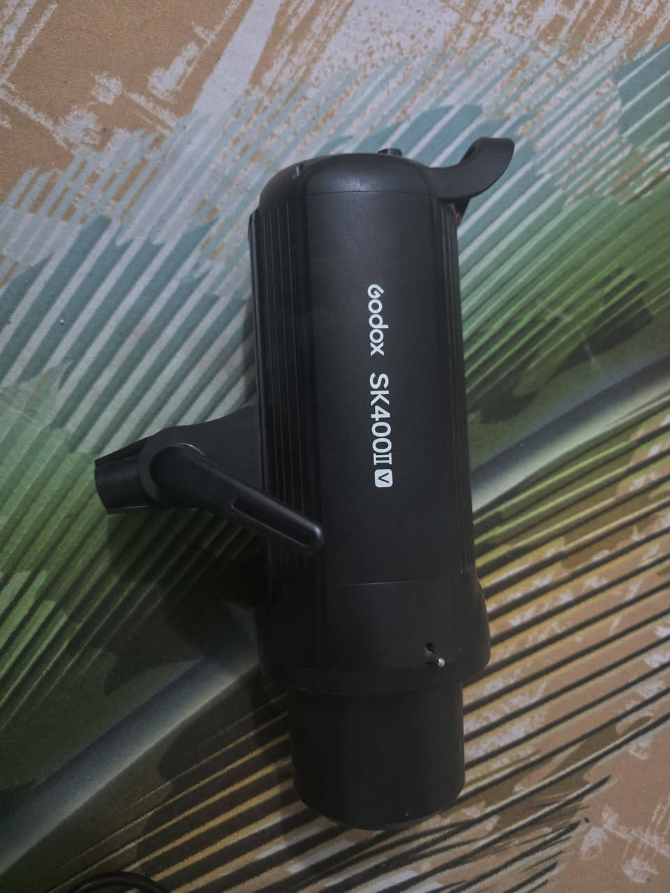 اضائة خاطفه  Sk 400 iik   كودكس 
عدد 2
خاطفه و بيها اضائه مستمره للفيديو 

 مستخدمه قليل نضيفه جدا 

وياها ستاند ستيل عدد 2 ارتفاع 4 متر 
و سوفتات عدد 2 دائري قياس 90 جديد 
تريگر x2 للكانون 

*********** واتساب او خاص 
موجود توصيل 
السعر خاص
