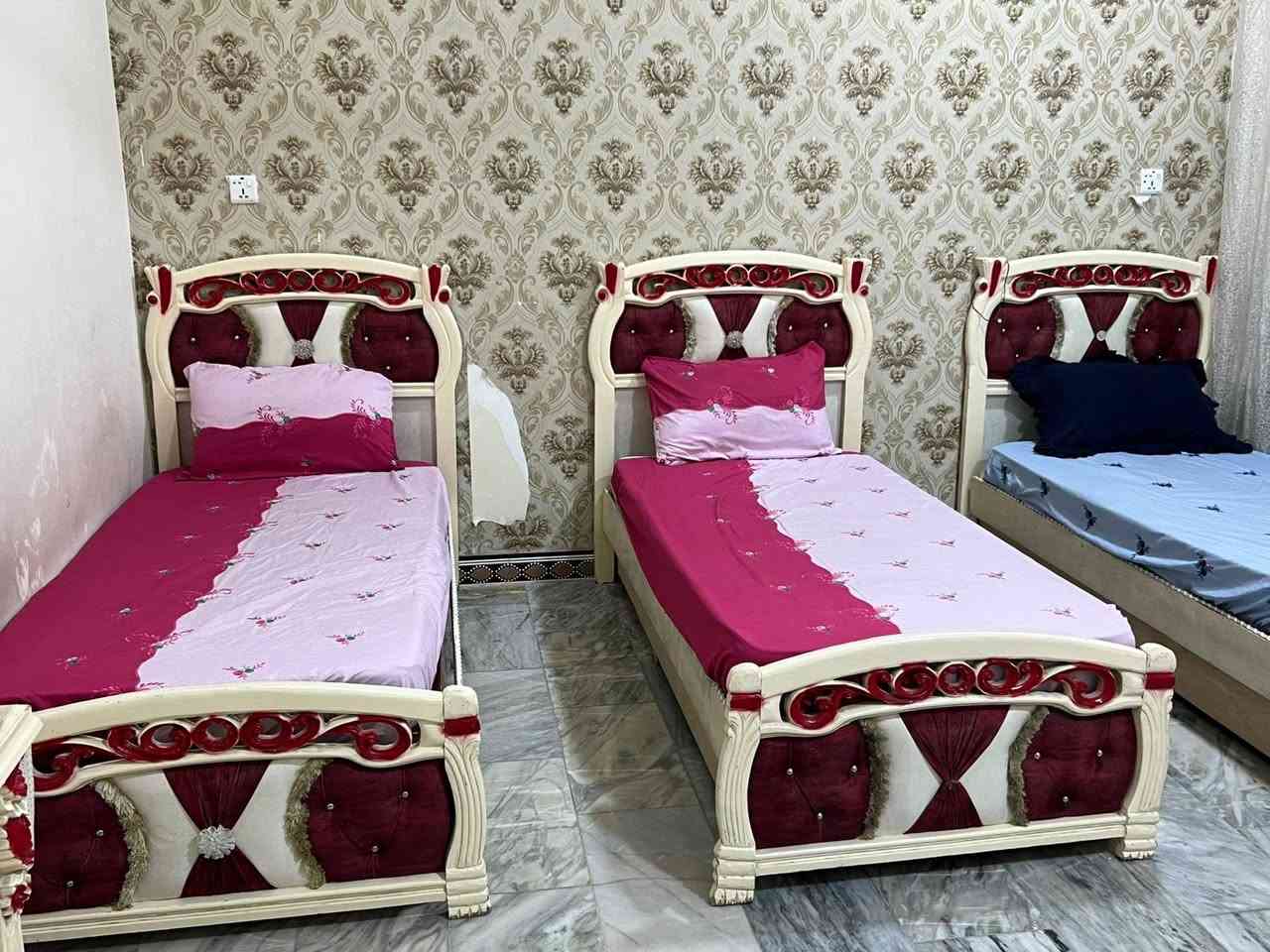 غرفه كامله شبابيه خمس شرابي جربايه سرير السعر 900 وبيها مجال بسيط غرفه نجاره درجه اولى
***********
