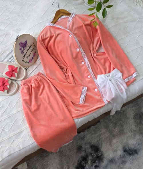 بجامه دزاين فكتوري
قديفه فري سايز لل80 
السعر 15 الف 
توصيل داخل الرئاسة الفين 
للحجز ***********
