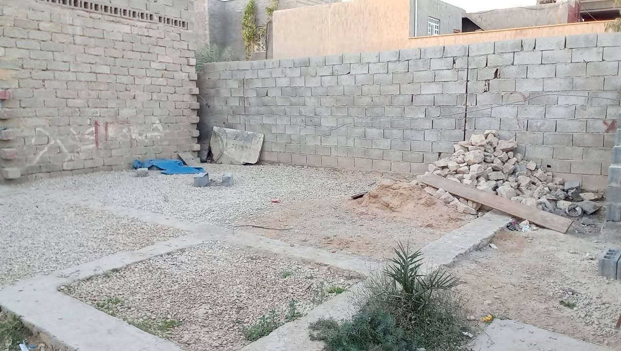 المساحة الكلية / ٢٥٠ م

كما موضح بالصور ادناه 

المحتويات :-

غرفتين نوم 

ممر داخلة مطبخ 

صحيات داخلية 

مخزن خارجي 

السعر / ٢٦ مليون و بي مجال بسيط

للتواصل ***********
