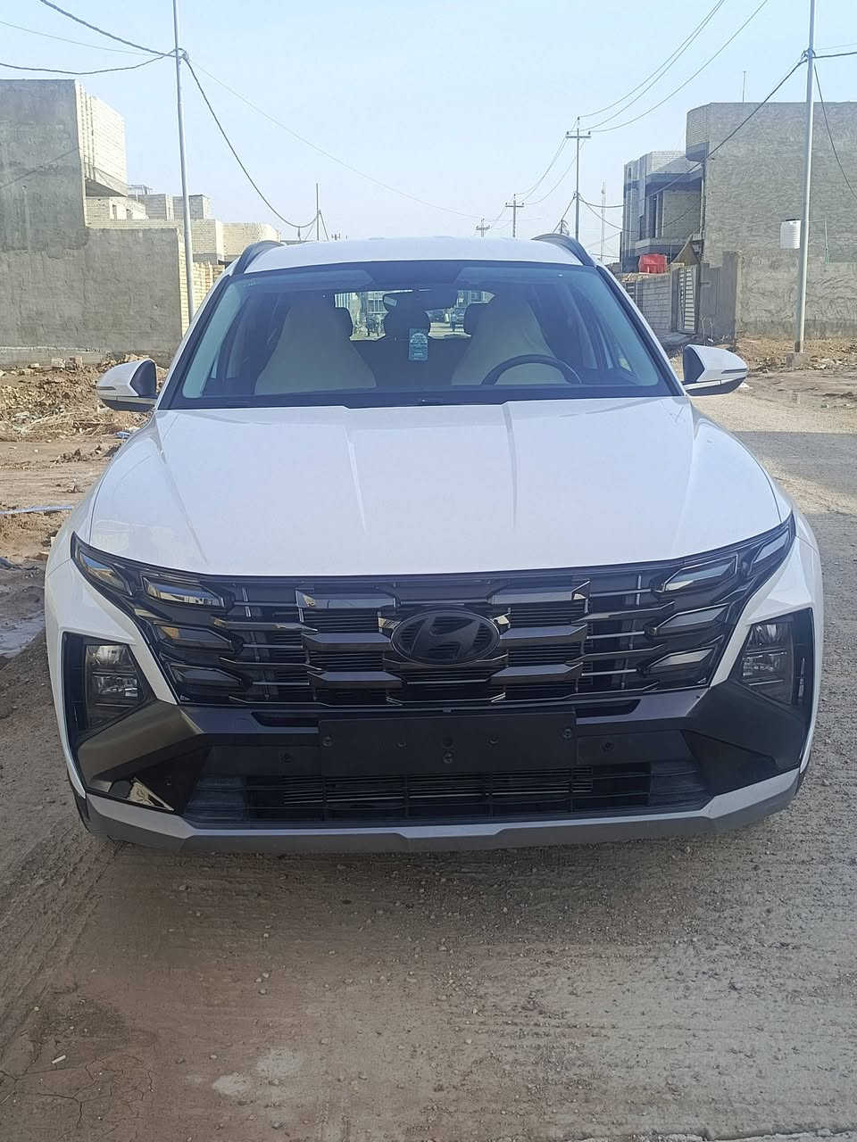 توسان موديل 25 خليجي مرقمة واسط الشكل الجديد 
ماشيه 5000 دهن الشركة 
السياره بيها 3 قطع صبغ بدون دواخل أثناء التحميل 
السياره فول مواصفات عدا البانوراما 
بصمة تشغيل بصمة ابواب جنطة كهرباء 
كشنات كهرباء تبريد 
كل المواصفات موجودة 
السعر 195 
بيع او مراوس 
مكان السيارة واسط الكوت 
***********
***********
