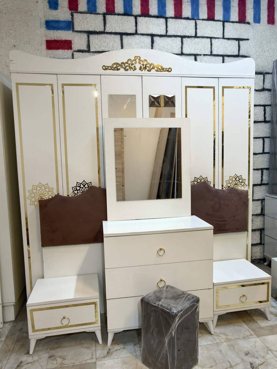 غرفة تركيه 5 قطع
+طابورية هدية 🥳
نضام بيبان
نضافة ٩٠%
سعر /٥٥٠_٥٠٠ 
شد ونقل داخل بغداد  مجاني
محافضات بكروه
 للحجز والاستفسار وات ساب ***********
