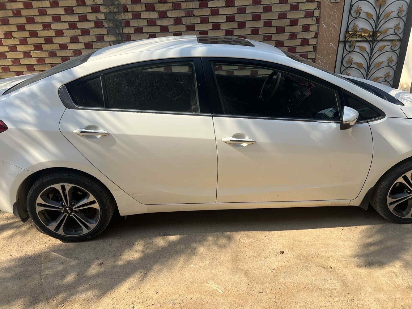 كيا سيراتو 2014 فول ماعدا بصمه رقم اربيل دولي بيهه جاملغ الامامي صبغ بدون دوخل وشوي بارد 