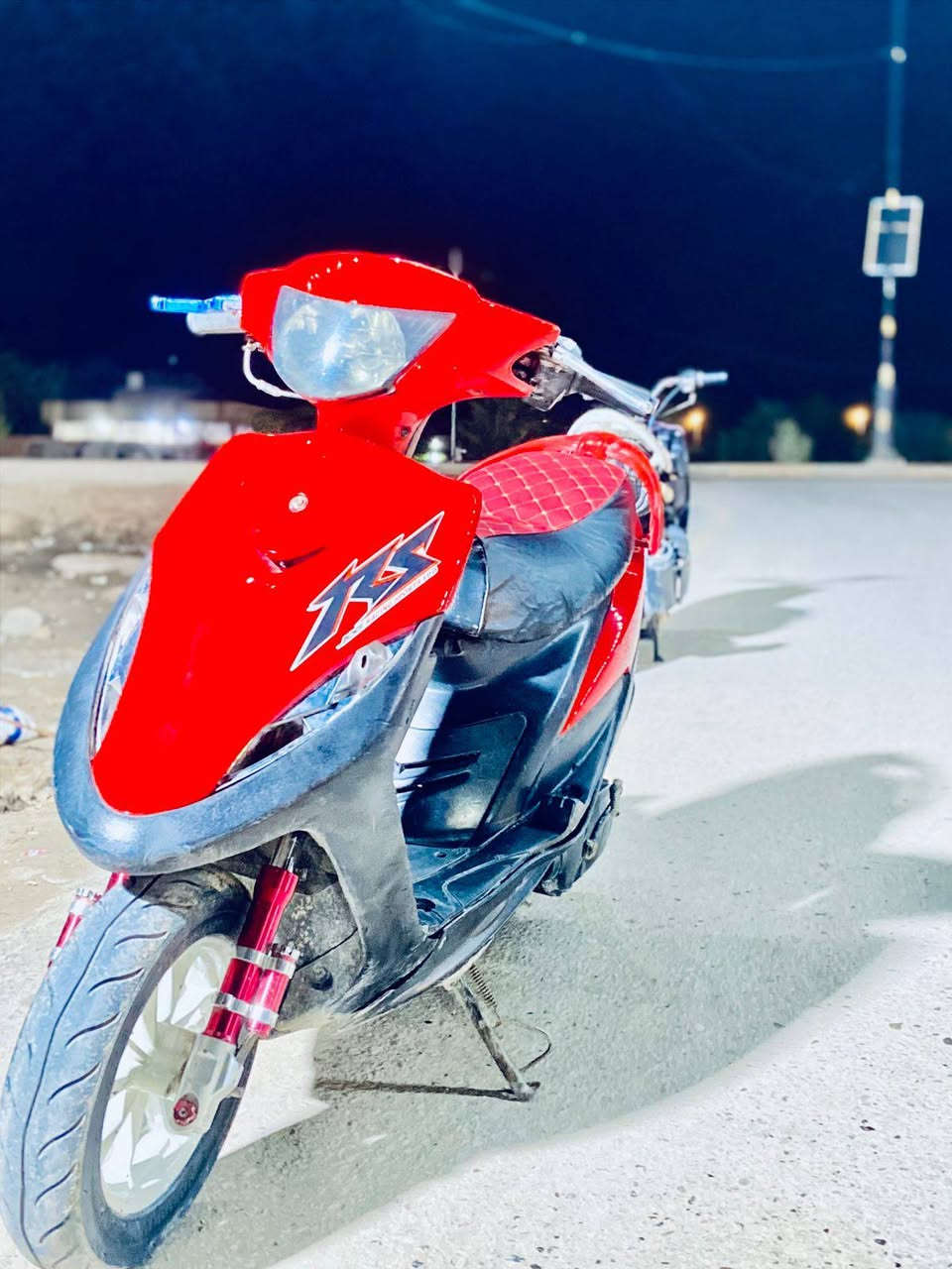 سلام عليكم
دراجه ماكس عدله 
لون أحمر ♥️.
شيال مزود 
صالنصه FM صوته يخبل 
بوشه 55 شلعه وسرعه 
مكاني كربلاء 
الرقم ***********
السعر 450 والشراي خاص
