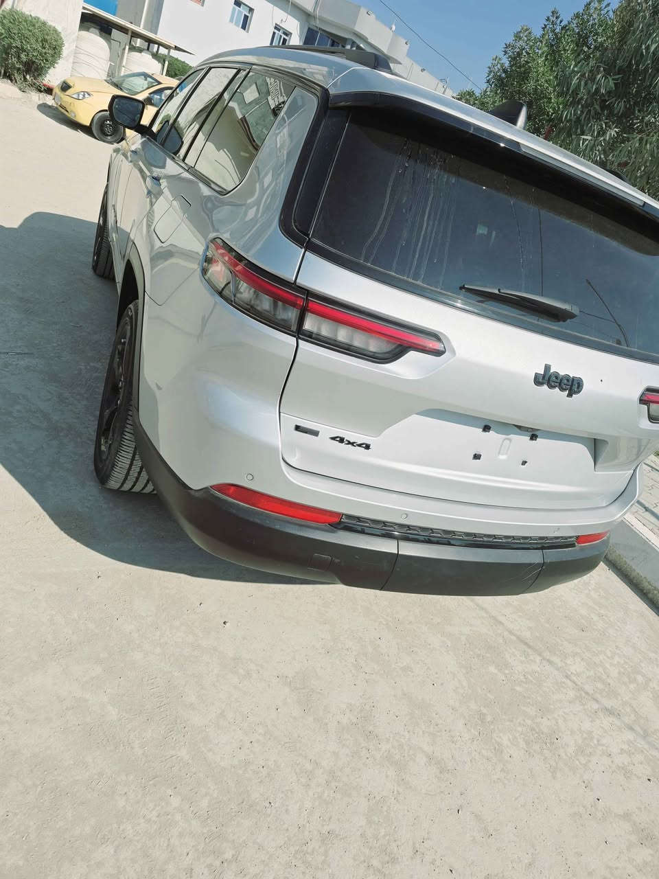 السلام عليكم جيب ٢٢ ٧ راكب حادث جاملغ وبنيد بدون داخل بدون رقم السعر٢٧٠ \*********** كربلاء, العراق
