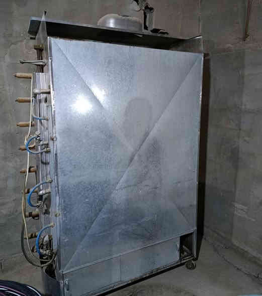 سلام عليكم للبيع شوايه غاز 
تحمل 45 دجاجه نضيفه مثل مامبين بل صوره 
مستخدمه شهر واحد فقط
ديالى دلي عباس
سعر 600 الف
هاتف ***********
