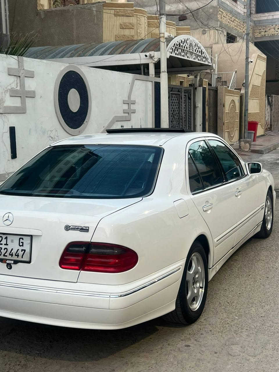 السلام عليكم 
مارسدس ام عيون  2001  اصل
رقم سليمانيه هزه جديده تريد تحويل تريد وكاله جاهز  
محرك320  Vبلادي 6 سلندر افنكارد كير تبريد كله سليم صدر امامي خلفي  جديد 
السياره وارد ياباني  فول موصفات 
فتحه صقف 
بصمه ابواب 
شاشه كشف اعطال 
تبريد قطعتين 
لايت بلاد زنون 
هواي بيها موصفات 
السياره  جديده وكلها على بلاد 
السعر 140 وبيها مجال لشراي 
العنوان بصره 
رقم الهاتف***********
