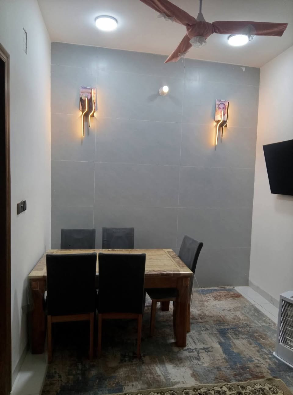 دار_للبيع بناء حديث حله_حي _الزهراء شارع 17

المساحة 100متر طابو زراعي سند25 

طابقين ثلاث غرف نوم كليدور ومطبخ صاله ومجمع صيحات داخلية وخارجية 

للاستفسار الاتصال ***********
***********
مراجعة مكتب سومر للعقار نادر الاولى على الشارع الخدمي قرب حسينيه حنتوش
