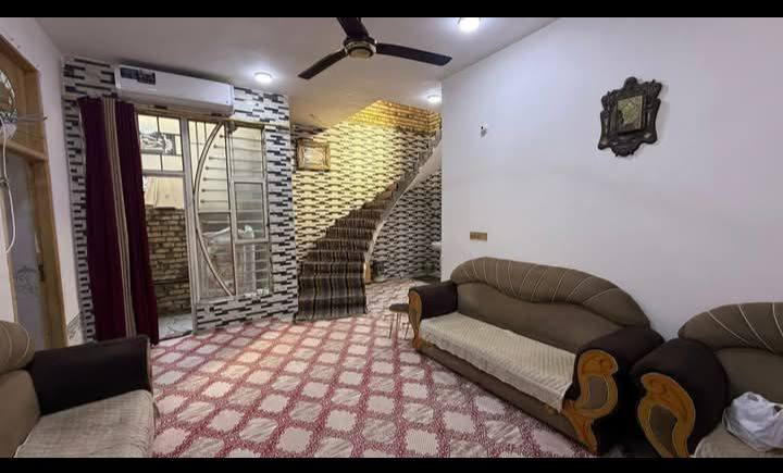 السلام عليكم اثنين بيوت طابو صرف في حي السياسين طابو صرف مساحه البيت الوحد ١٥٠ مثر بناء حديث درجه أوله واحد مطلوب إسكان ٣٠ مليون   واحد ما مطلوب سعر البيت ١٢٨ وبيه مجال استفسار عل رقم ***********
