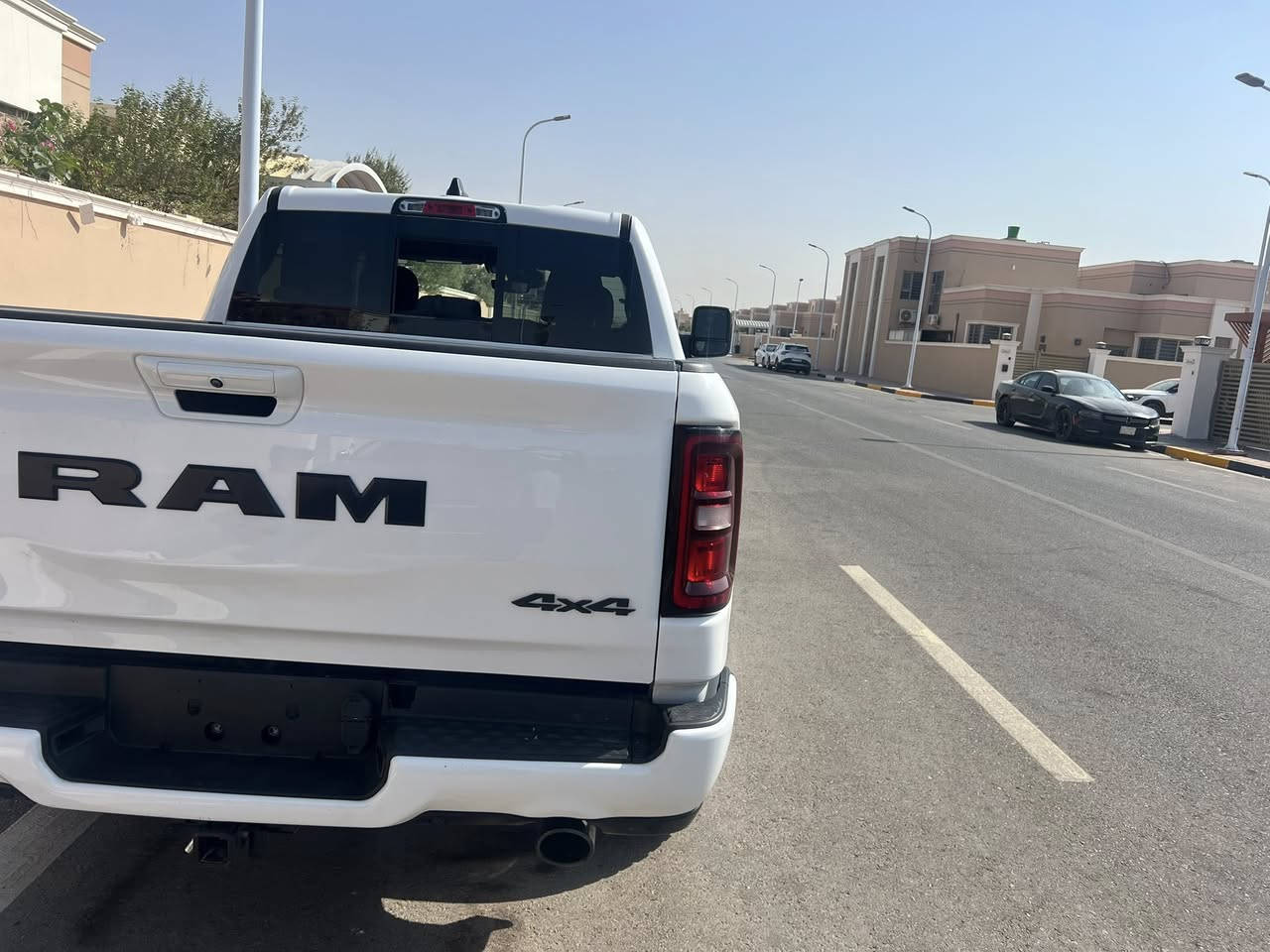 رام 2025 بك هورن لون ستار 
اللون ابيض بدي قصير باب طويل شاشة تسلا
وارد امريكي حادث خفيف بالحوض الخلفي وتم تبديله بالكامل نفس اللون يعني السياره حاليا كفاله من الضربه والصبغ 
عنوانها البصره مدينة النرجس السكنيه
السعر 45 الف دولار  مرقم وكامل بصره
معفيه من الكمرك والضريبه والرقم كتاب شهداء 
وكاله عامه سنتين فقط وتكون حره
للاستفسار يرجى الاتصال بالهاتف
***********
