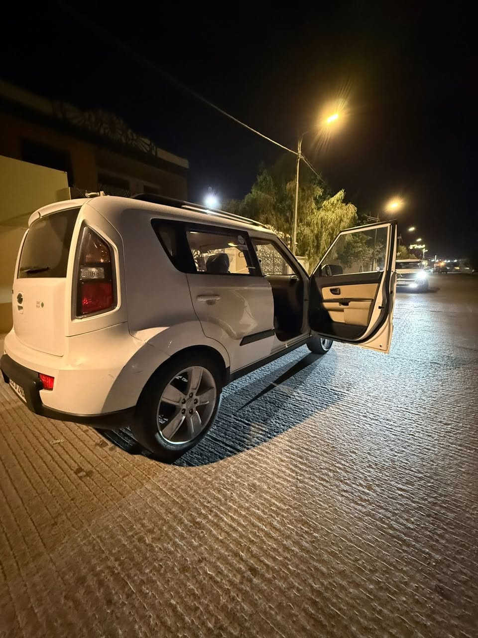 كيا صول.                                                            مديل٢٠١١(خليجي مكفول)
مكينه ١،٦٠٠ (دوش)
ماشيه١٦٠الف(حقيقي)
سياره نضيفه مثل ما واضحه بصور وباقي تفاصيل معرفه
سعر١١٠$وبيه مجال
للاستفسار (***********)
النجف الاشرف
