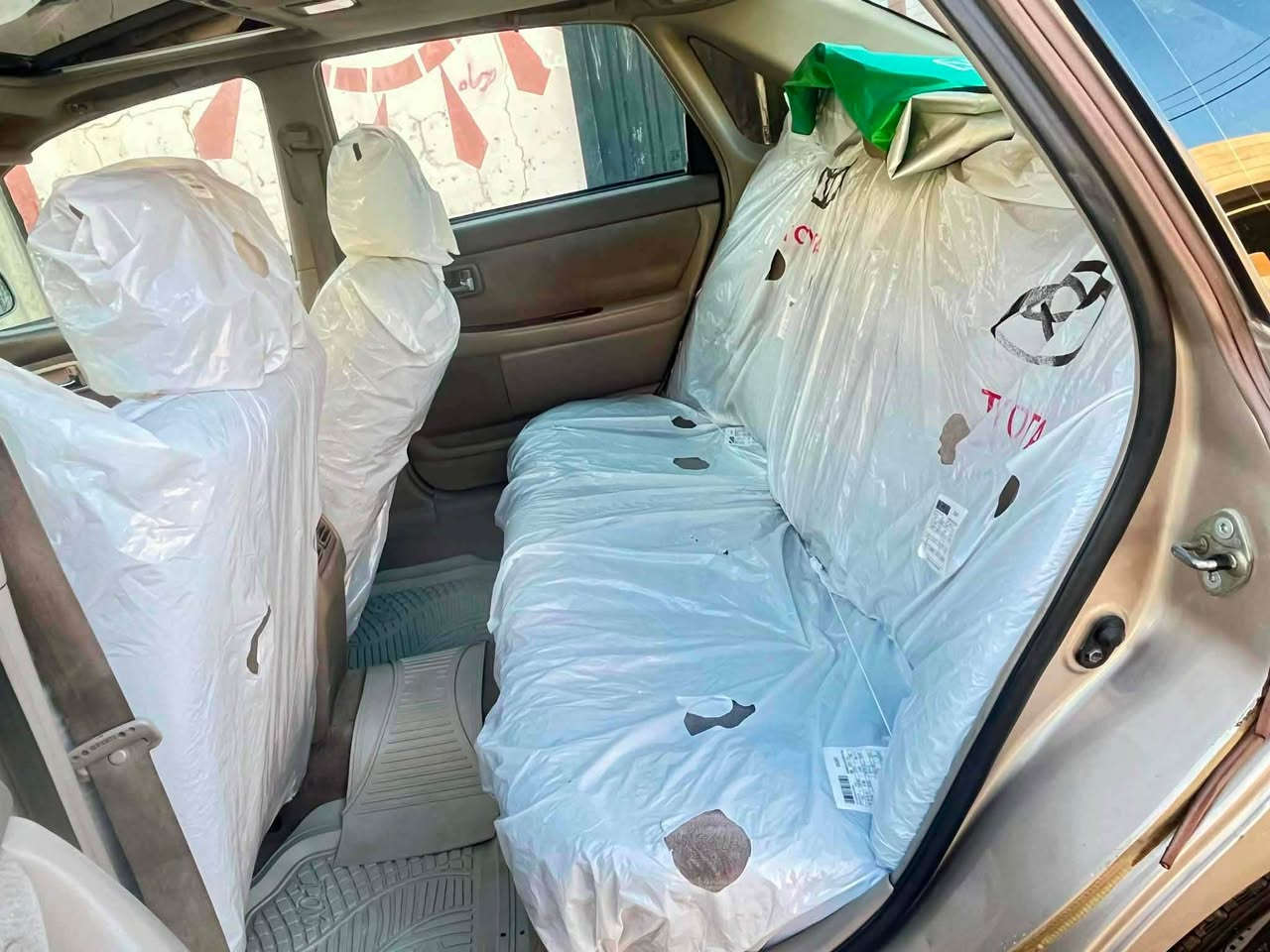ئەڤەلۆن ٢٠٠١
تەبرید و کارەبای و تەقەو رەقە بە شەرت
مەکینەی بە شەرت
سەیارەکە زۆر مەزبوتە پەڵە پەڵە کاڵبونەوەی هەیە 
چوار پارچەی بۆیاخە
سەنەوی و تەحویل و غەرامە بە شەرت
نرخ ٥٨$ مەجال
***********
*********** السليمانية, العراق
