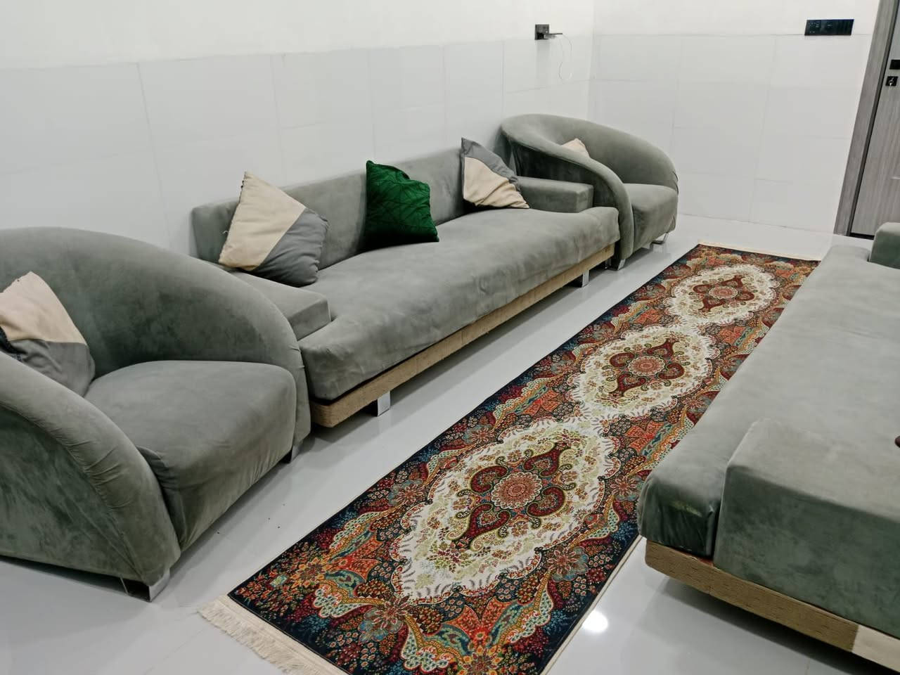 تخم 8 مقاعد براند أيطالي نضام سرير أسفنج ضغط عالي طبي ثگيل مابي اضرار اخو الجديد استعمال قليل العنوان بغداد *********** بيه واتساب يوجد توصيل داخل بغداد بكروة
