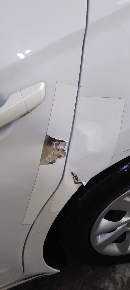 السلام عليكم 
النترا. للبيع 2017 وارد امريكي 
رقم نجف. 
اخوان السيارة بيه تكشير صبغ..... وبيه طخة موضحة في الصورة 
تحويل ثاني يوم...... السعر 115 وبيه مجال حك الجية. مكان السيارة النجف الاشرف.. ***********
