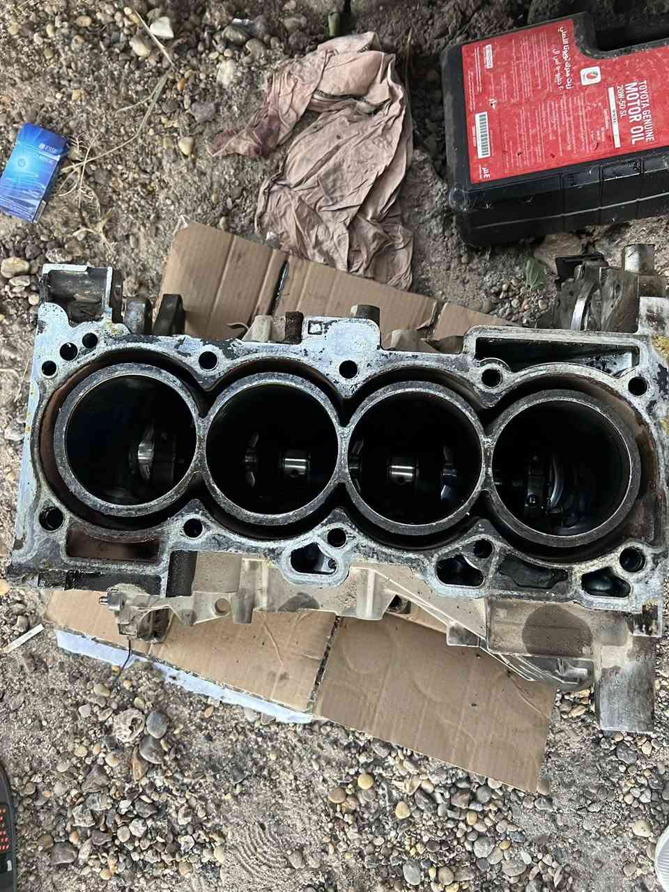 سلام عليكم سلندر للبيع مكصوص 10وبدلته لكرنك مابي شي مال نيسان عاليه سعر 250وبيً مجال بصيط ***********     ***********
