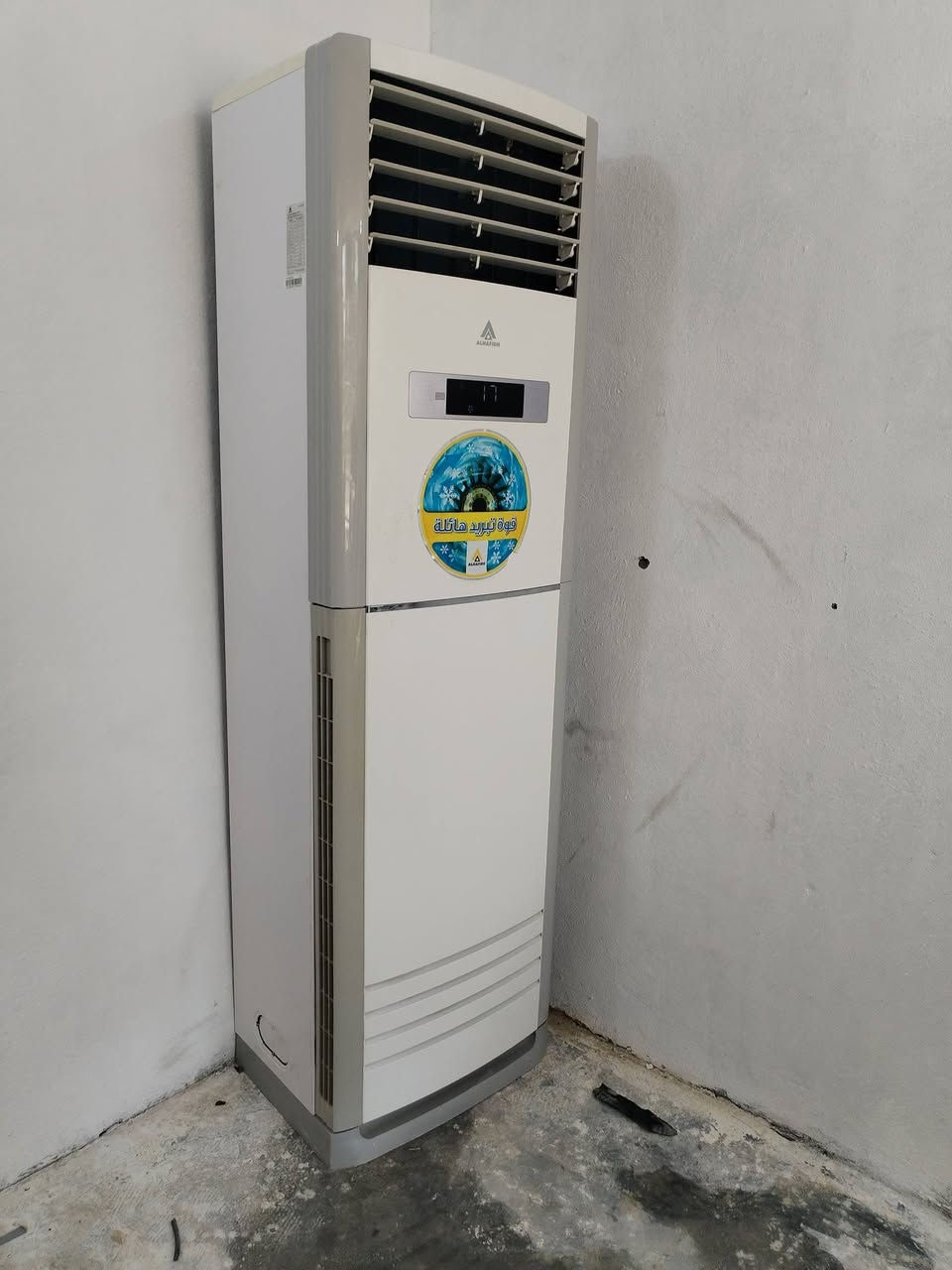 سبلت الحافظ 3 طن سنكل اخو الكرتون نظافه 99بل 100 ع شركه وستخدام جدأ قليل ولتفاصيل بل فيديو وذا عدك عاطل هم راوس ويااك  ناخذه منك وبسعر زين مكاني رميثه طريق ابو شريش مجد ***********

