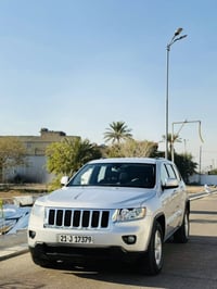 جيب 2011 خليجي  حجم المحرك 6 سلندر 3600 فقط قطعه وحده البنيد بدون دواخ...