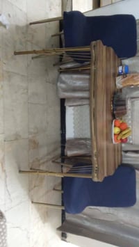 ميز طعام • ٤ كراسي