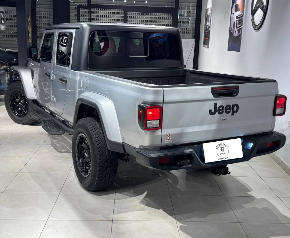 🚙 Jeep Gladiator مودێل 2024
🔥 سەیارەیەکی بەهێز بۆ ئەوانەی حەزیان لە سەرکەوتن و ماجەرا 🔥
✔️ مەکینەی شەش پستۆن  بەهێز و کارایی بەرز 
✔️گێڕ ئؤتۆماتیک 
✔️ناوسوور 
✔️قەترە بۆیاخی نییە 
✔️ سیستەمی 4×4 بۆ ڕێگای قورس و Off-Road
✔️ دیزاینی سپۆرت و سەربەخۆ
✔️ ناوەوەی لوکس و تەکنەلۆژیای نوێ
✔️ شاشەی گەورە و سیستەمی ناڤیگەیشن
✔️ کامێرای پارکینگ و سیستەمی پاراستن
🚘 ئەم Jeep ـە گونجاوە بۆ گەشت، کار و ئەوانەی حەزیان لە سەیارەی جیاوازە
💰 بۆ زانینی نرخ:
تکایە لە کۆمێنت "نرخ" بنووسە
→ زانیاری و نرخ ڕاستەوخۆ بۆ مەسنجەرەکەت دەنێردرێت 📩
🌟 DASTY2 – کوالێتی و متمانە
*************************************************************************************************************************
🚙 جيب جلادياتور موديل 2024
🔥 سيارة قوية لعشاق المغامرة والتميز 🔥
✔️ محرك 6 سلندر قوي وأداء عالي
✔️ جير أوتوماتيك
✔️ داخلية باللون الأحمر
✔️ بدون أي صبغ قطرة
✔️ نظام 4×4 للطرق الوعرة وOff-Road
✔️ تصميم رياضي مميز
✔️ داخلية فاخرة مع أحدث التقنيات
✔️ شاشة كبيرة مع نظام ملاحة
✔️ كاميرا رجوع وأنظمة أمان
🚘 هذه الـ Jeep مناسبة للرحلات والعمل ولمن يبحث عن سيارة مختلفة ومميزة
💰 لمعرفة السعر:
يرجى كتابة "السعر" في التعليقات
→ سيتم إرسال السعر وجميع التفاصيل مباشرة إلى رسائلك الخاصة 📩
🌟 DASTY2 – Quality & Trust


**إذا كنت صاحب هذا الإعلان وتريد حذفه لأي سبب، رجاءا أرسل رسالة إلى الدعم الفني**