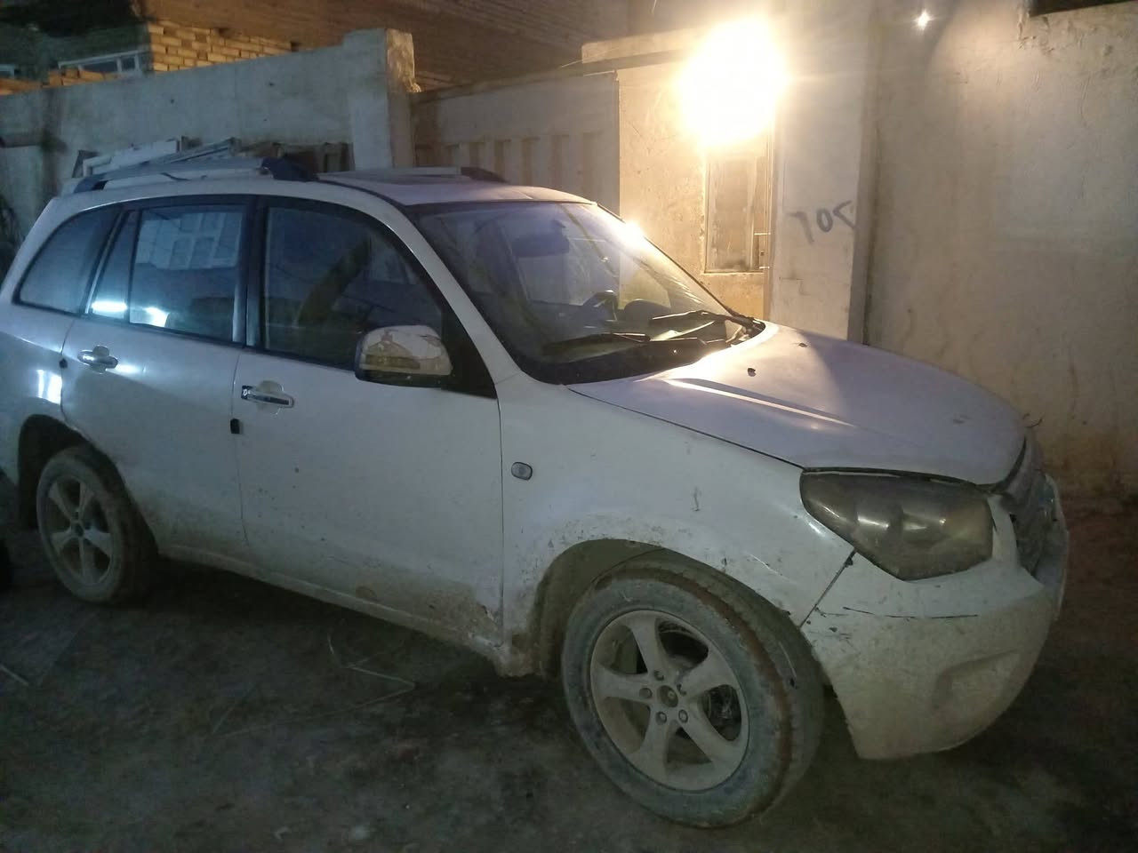 السلام عليكم جونوي مزاد معفيه كمرك بس رسوم الرقم محورة كير ومحرك كامري حاويه  بيهه نواقص قليله اريد اراوسهه ابسيارة ناصيه بلعافيه للي ياخذهه رقم ***********
