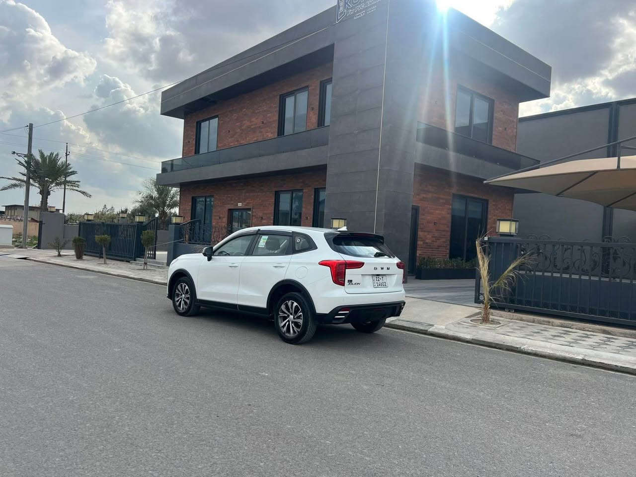 هاڤاڵ جۆلیۆن لەسەر نوێترین پلاتفۆڕمی LEMON دروستکراوە کە کێشەکەی سووکترە، بەمەش کاراییەکی زیادتر و باشترکردنی بەکاربردنی سووتەمەنی دابیندەکات.

بزوێنەرێکی 1.5 توربۆچارجی 4 سلیندەری و گێڕبۆکسێکی 7-خێرایی DCT ، کە بەرزترین هێزی 156 ئەسپە (hp) و بەرزترین تۆرکی 220 نیوتن مەتر (Nm) بەرهەمدەهێنێت، لە کاتێکدا ئاستی بەکاربردنی سووتەمەنییەکەی بۆ 6.8 لیتر بۆ هەر 100 کم لە سووڕی دەرەوەی شاردا کەمکراوەتەوە. أربيل, العراق


**إذا كنت صاحب هذا الإعلان وتريد حذفه لأي سبب، رجاءا أرسل رسالة إلى الدعم الفني**