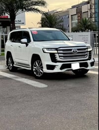 لاندكروز 2022 VX (توين تيريو) ضمان شركه SAS  كل غراضها بلادي موجوده   ...