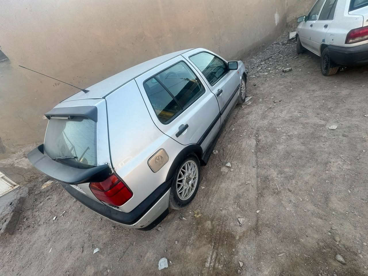 سياره مسويلها ادامه عامه ايرفلو جديد شاد الها بلاكات جديده نوزلات جديده فيت بم جديد تبريد شغال خير من الله رقم بغداد اوتو السياره مكينتها 2800 ) 6 سلندر موديل 1993 مكانها بغداد زعفرانيه هـ *********** 
(33$)
