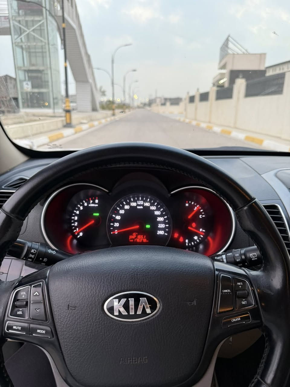 سورنتو 15 خليجي
6 سلندر 7 راكب
فول عدا الفتحة
كفالة عامة عدة شبر بل باب 
سيارة جديدة
مكانها ديالى بعقوبة تقاطع القدس 
***********
