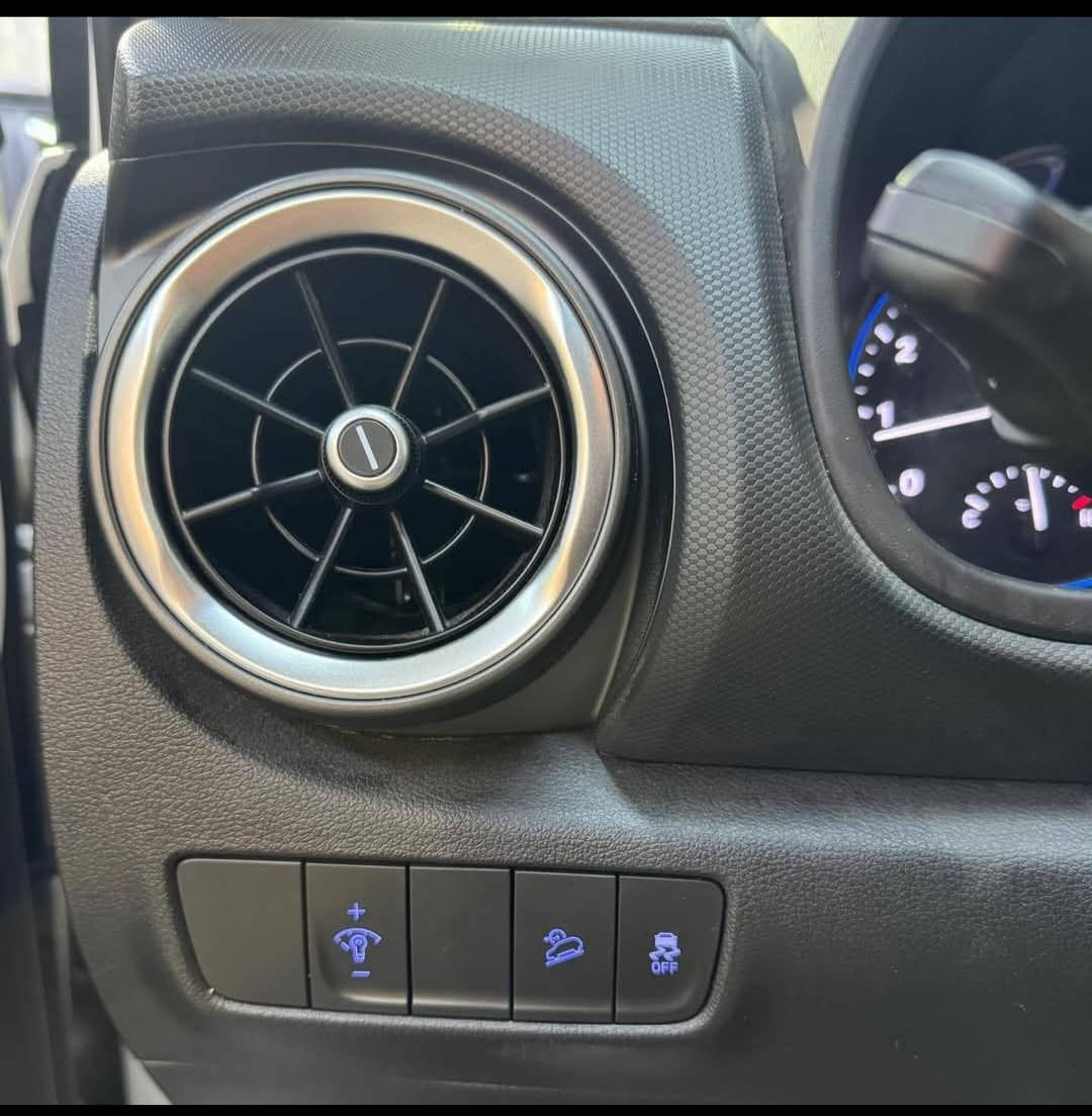 سلام عليكم /***********
كونا 2023 رقم بغداد جديد بسمي 
سيارة كلين بدون قطرت صبغ ولا بارده 
حلوه جاهزه من كلشي اي نقص مابية 
موصفات 
محرك 2000 دوش 
بصمة او بصمة ابواب 
كشن كهرباء 
شاشة كبيرة او كامره دوارة 
رادار امامي خلفي جوانب 
بعد بيه موصفات حلوه سيارة 
مكان السيارة بغداد الدورة 
السعر 158بية مجال
***********
