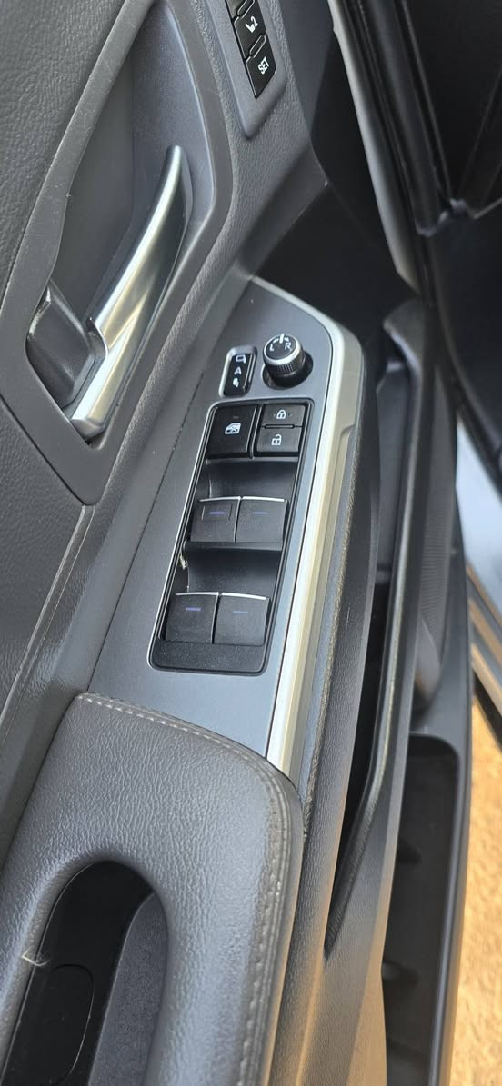 تيوتا سينا ٢٠٢٣ ..XSE..فول مواصفات وارد امريكي ...
ترحيب عند الاقتراب ..مع فتح باب بصمه..
تشغيل سياره بصمه .صندوك خلفي كهرباء..
فتحه صقف ..
داخل سياره جلد ..كراسي خلفي سياحي..
خزن كراسي ..مع كرسي جنب سايق كهرباء..
استيرن كهرباء..بردات خلفي..كشنات تدفئه وتبريد ..
لايت امامي ياباني اصلي تم تبديل ..مع لد امامي نهاري ..
سستم سماعات ...
محرك ٢٤٠٠ هايبرد ٤ سلندر..
سياره جاهزه بدون اي نواقص...باقي مواصفات معروفه
حادث سياره ..تبديل جملغ خلفي جه سايق ..صبغ ربع قماره ..صبغ ربع بنيد ..صبغ نصف باب السايق ..شواصي لغود مكفول...
السياره للبيع فقط للبيع فقط بدون مراوس..
السعر ..23500 $ سعر مناسب ..اتصال *********** بيع فقط بدون مراااااااااااوس ونقد  فقط ...
