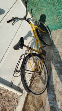 بايسكل بناتي للبيع حجم 26  مابي نقص بس يرادلة سيمين للتاير الخلفي  تاي...