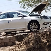 من رخصت مدير كروب سياره سوناتأ موديل 15خليجي سياره جهازه من كلشي مابيه...
